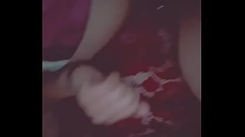 Me mojo mis pantis por que el novio de mi sis me pone muy cachonda