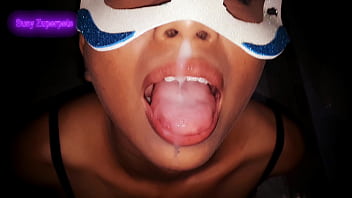Recopilacion de semen en la boca de mi hermanastra susy