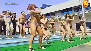 Domingo legal grupo banana split participando da prova da banheira Domingo legal grupo banana split participando da prova da banheira