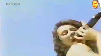 Domingo legal grupo banana split participando da prova da banheira