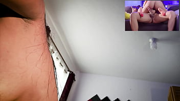 Pov eres el que le pica las costillas a tu novia en su trabajo