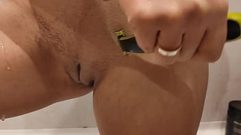 Pussy shaving close up from sexy girlfriend