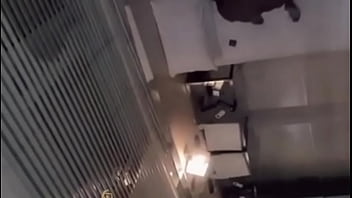 Adoro um pau grande metendo na minha bunda bem gostoso