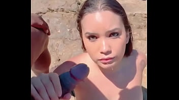 Novinha asiática fazendo anal com funcionário