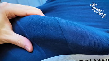 Fr mec francais baise sa meuf la prend & jouit dans sa chatte sérée mots doux & roleplay