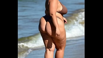 Huge ass thick girls walking compilation 5 ai