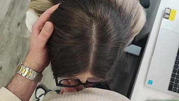 Blowjob en la oficina con mi jefa tetona