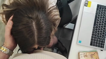 Blowjob en la oficina con mi jefa tetona