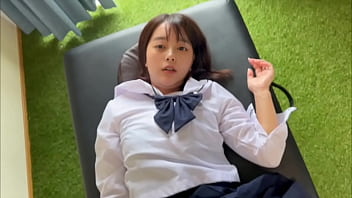 「もっと気持ち良くなりたい？」マッサージ師にハメられる可愛い女子◯生