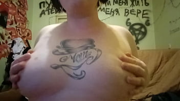 A fat girl tests a new vibrator on her pussy