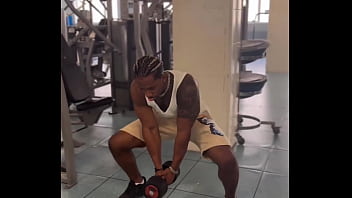 Entrenando pa cuando estrene “tussy pussy”