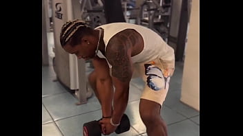 Entrenando pa cuando estrene “tussy pussy”