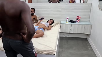 Bastidores da gravação da novinha de 18 aninhos angel ferraz levando no cu e fazendo dp