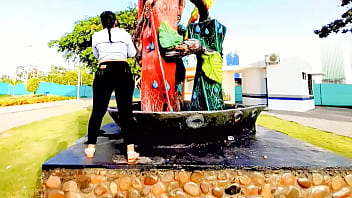 Video hecho en casa hermosa jovencita de gran culo folla por dinero en el parque