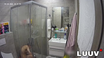 Luuv kareflore films her real amateur homemade shower routine for her real life show Luuv kareflore films her real amateur homemade shower routine for her real life show