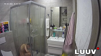 Luuv kareflore films her real amateur homemade shower routine for her real life show