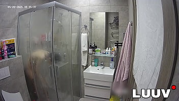 Luuv kareflore films her real amateur homemade shower routine for her real life show