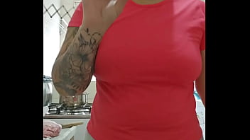 Metade de mim quer carinho e a outra metade quer sentar na sua cara e esfrega meu bucetao