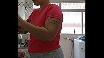 Metade de mim quer carinho e a outra metade quer sentar na sua cara e esfrega meu bucetao