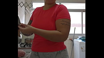 Metade de mim quer carinho e a outra metade quer sentar na sua cara e esfrega meu bucetao