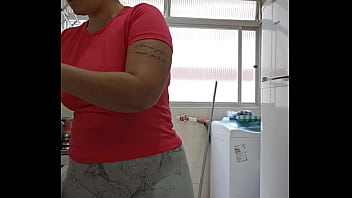 Metade de mim quer carinho e a outra metade quer sentar na sua cara e esfrega meu bucetao