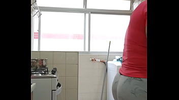 Metade de mim quer carinho e a outra metade quer sentar na sua cara e esfrega meu bucetao