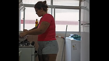 Metade de mim quer carinho e a outra metade quer sentar na sua cara e esfrega meu bucetao