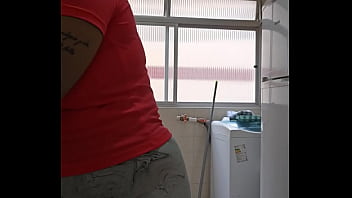 Metade de mim quer carinho e a outra metade quer sentar na sua cara e esfrega meu bucetao