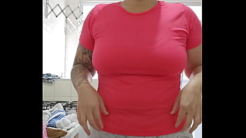 Metade de mim quer carinho e a outra metade quer sentar na sua cara e esfrega meu bucetao