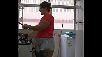 Metade de mim quer carinho e a outra metade quer sentar na sua cara e esfrega meu bucetao