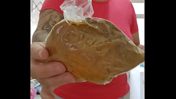 Metade de mim quer carinho e a outra metade quer sentar na sua cara e esfrega meu bucetao