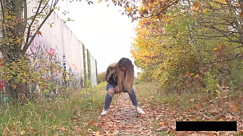 Venturous vanessa piss in public