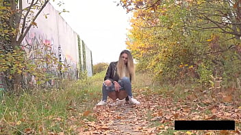 Venturous vanessa piss in public