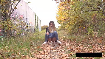 Venturous vanessa piss in public