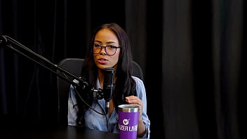 Morena safada mostra o seu boquete mostra os peitos e a bucetinha gostosa depois de falar que não se sentiria a vontade com cuspe alice vasconcelos watch sheer red especial páscoa