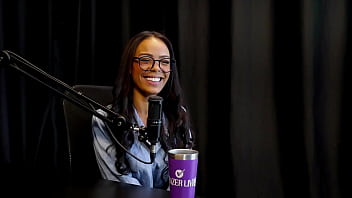 Morena safada mostra o seu boquete mostra os peitos e a bucetinha gostosa depois de falar que não se sentiria a vontade com cuspe alice vasconcelos watch sheer red especial páscoa