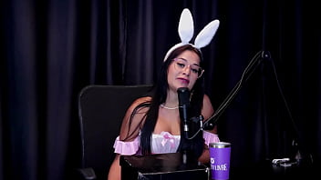 Morena safada mostra o seu boquete mostra os peitos e a bucetinha gostosa depois de falar que não se sentiria a vontade com cuspe alice vasconcelos watch sheer red especial páscoa