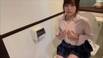 素人女子大生のおまんこ見てみたいですか オナニーも見てみたい方 dmしてね。