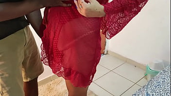 Coroa ganhando pau grande de presente