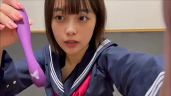 おもちゃをおまんこに挿れて遊んでたらヒクヒク感じでしまいイク女子大生。 おもちゃをおまんこに挿れて遊んでたらヒクヒク感じでしまいイク女子大生。