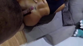 Morena gostosa dando chá de buceta