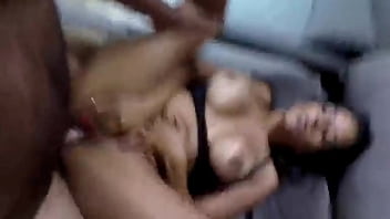 Morena gostosa dando chá de buceta