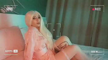 Cute geisha decided to play Cute geisha decided to play