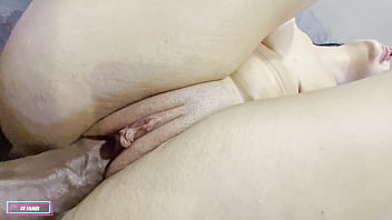 Morena deliciosa fudendo no pelo