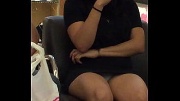 Descuido En El Centro Comercial thumbnail