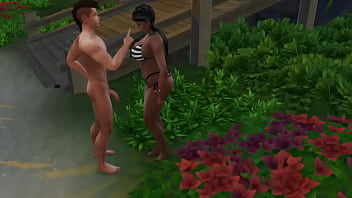 Азиатский качок трахнул в кустах толстожопую смуглую милфу с большими сиськами