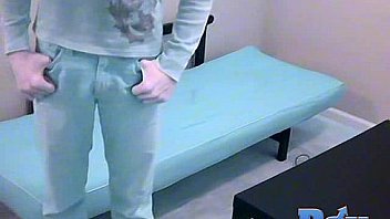 Sexy Twink Joey Masturbates thumbnail