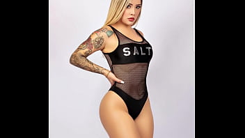 Brasileiragostosa de biquíni