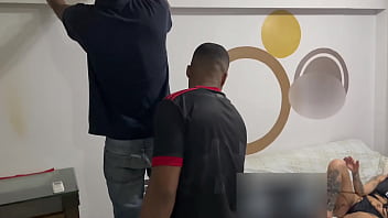 Paguei o conserto do ar condicionado com muito sexo gang bang