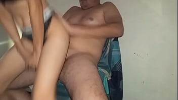 Hermanastra se folla la verga de su hermanastro la cabalga bien delicioso